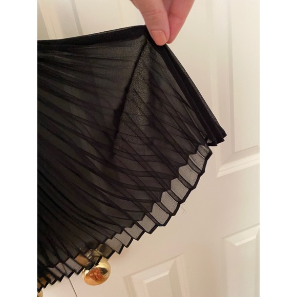 💖!! LAST CHANCE!!! 
Vince Camuto Long Pleat Sleeve Floral Blouse - Picture 4 of 4